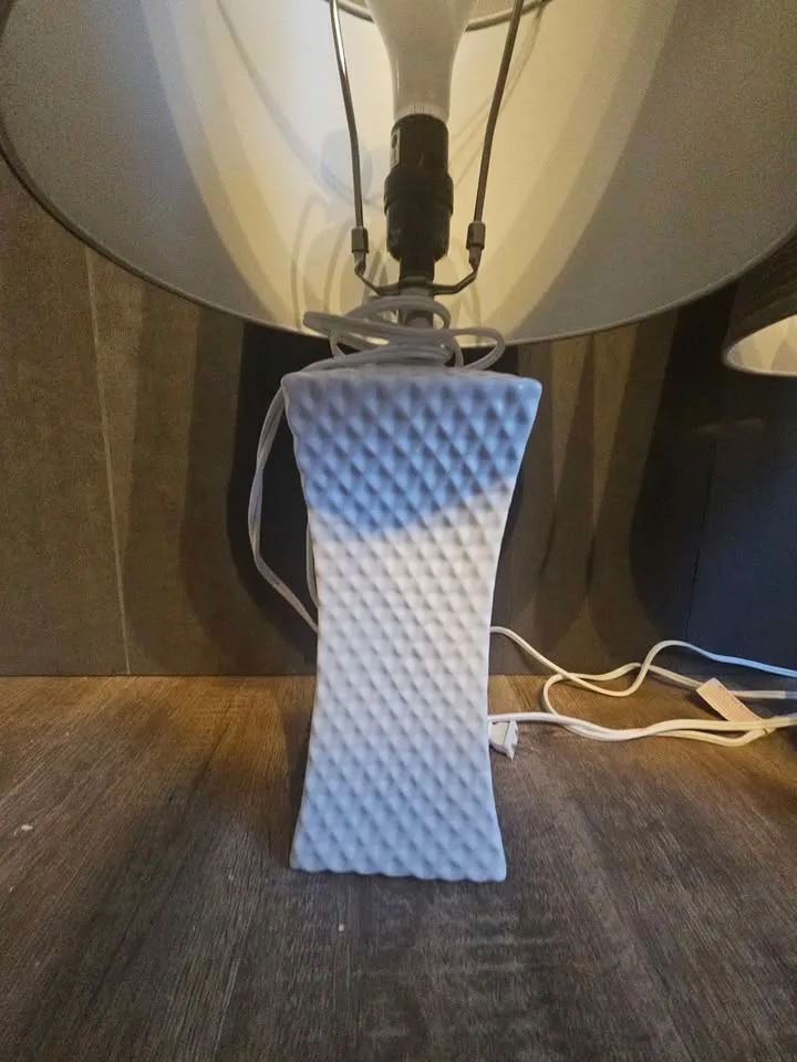 Pair of White Ceramic Lamps image indicator(3)