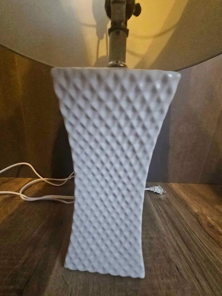 Pair of White Ceramic Lamps image indicator(5)