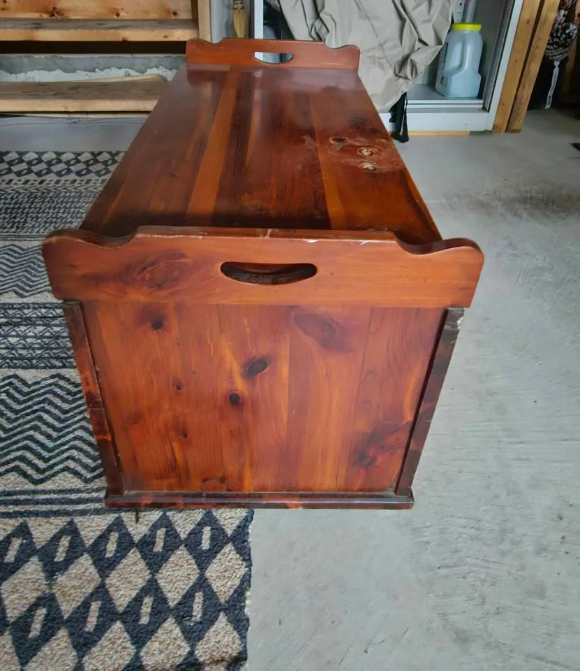 Vintage Solid Wood Cedar Blanket Box image indicator(2)