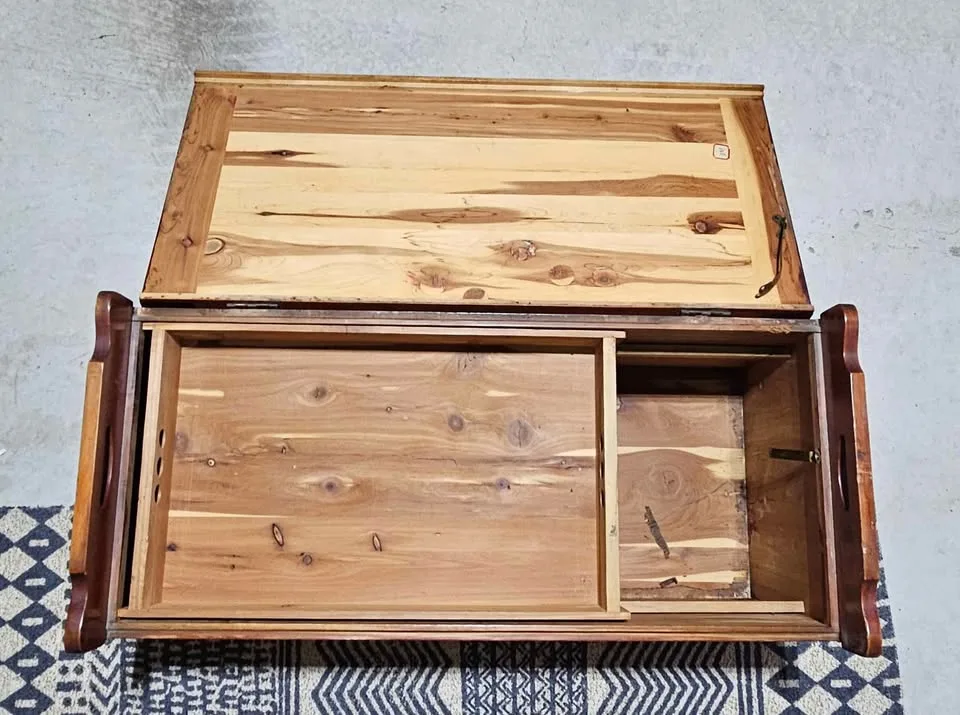 Vintage Solid Wood Cedar Blanket Box image indicator(4)