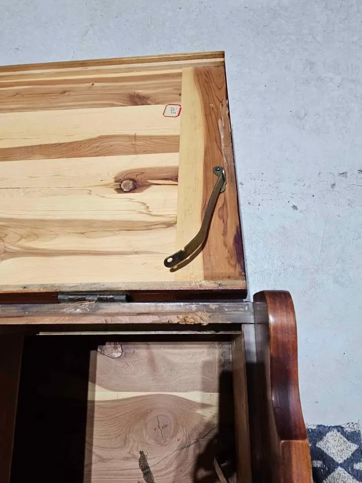 Vintage Solid Wood Cedar Blanket Box image indicator(6)