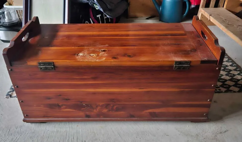 Vintage Solid Wood Cedar Blanket Box image indicator(10)