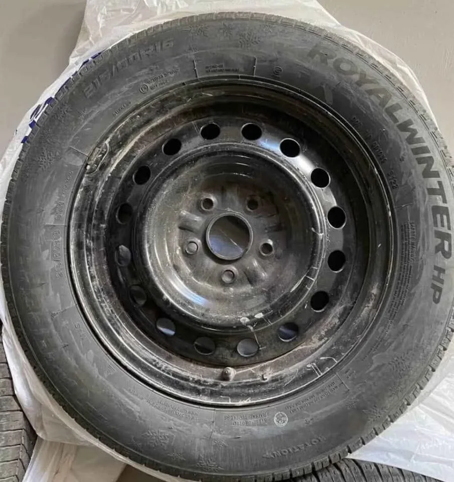 Winter Tire With Rim (215/60 R16; like new) image indicator(2)