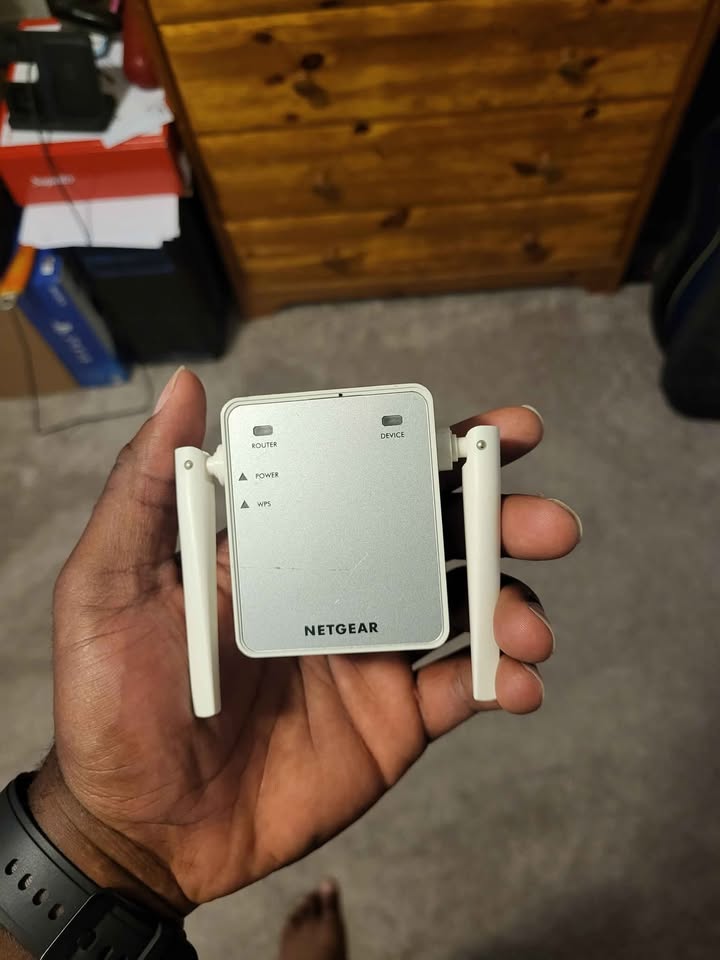 Netgear range extender - photo 3
