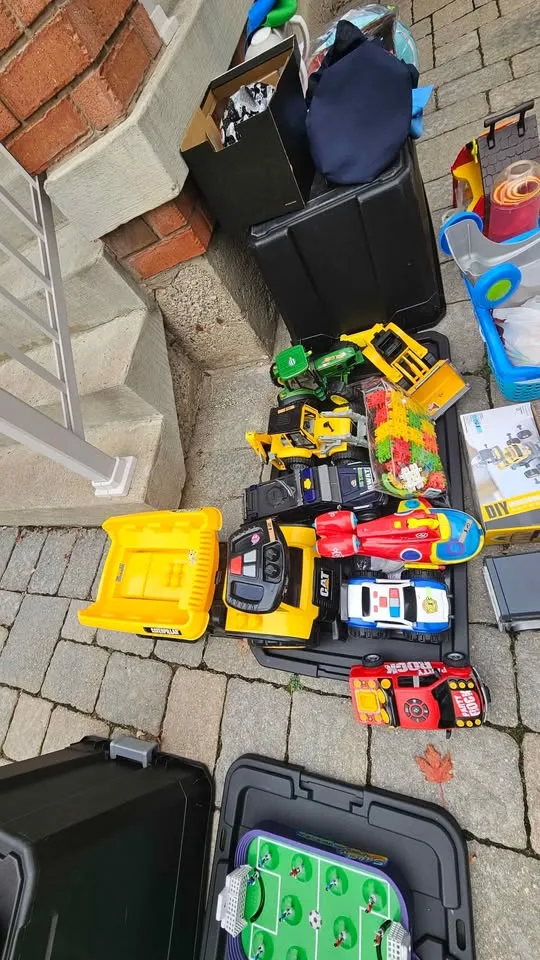 Hot wheels tracks, trucks, cars image indicator(6)