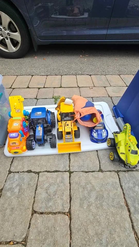 Hot wheels tracks, trucks, cars image indicator(7)