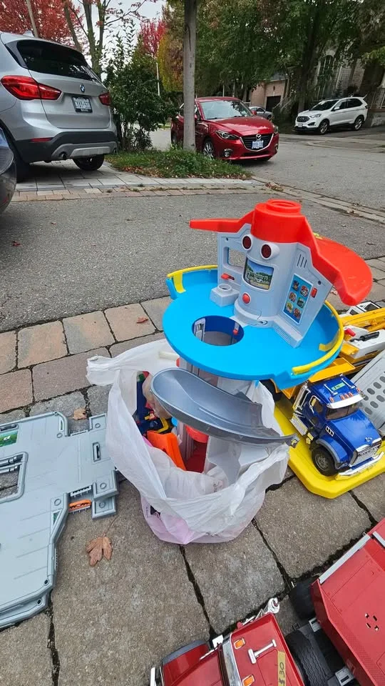 Hot wheels tracks, trucks, cars image indicator(8)