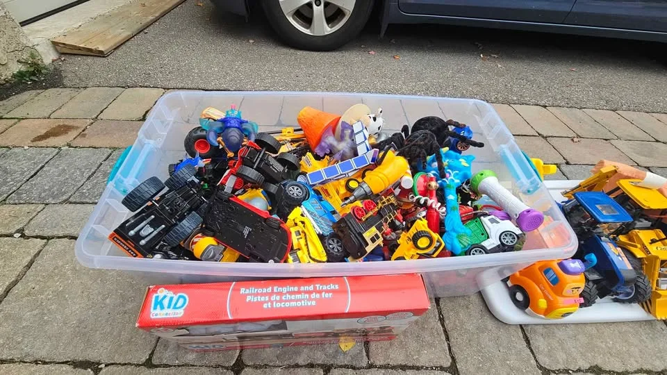 Hot wheels tracks, trucks, cars image indicator(9)