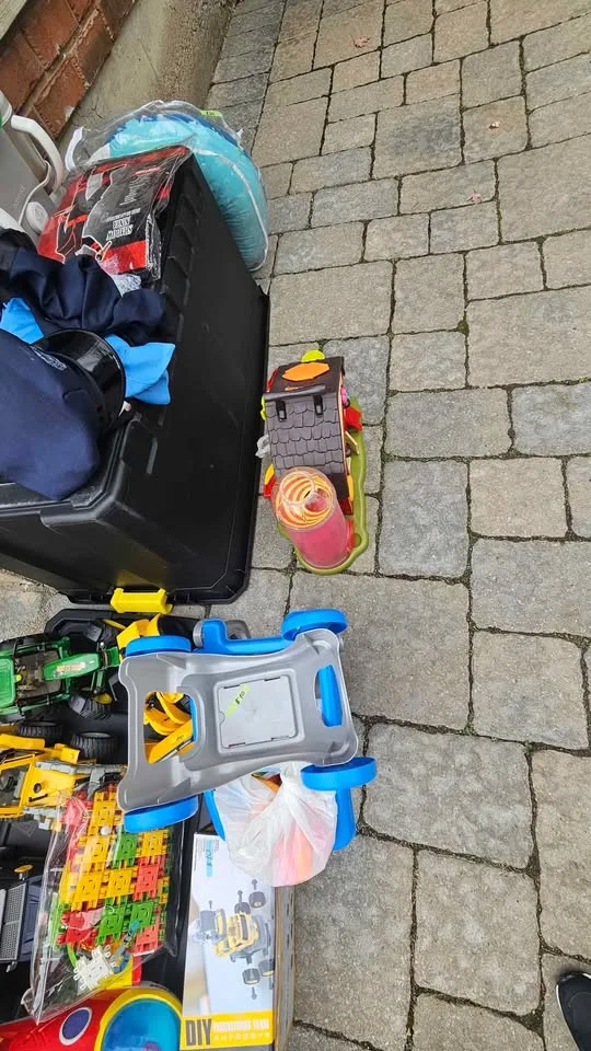 Hot wheels tracks, trucks, cars image indicator(10)