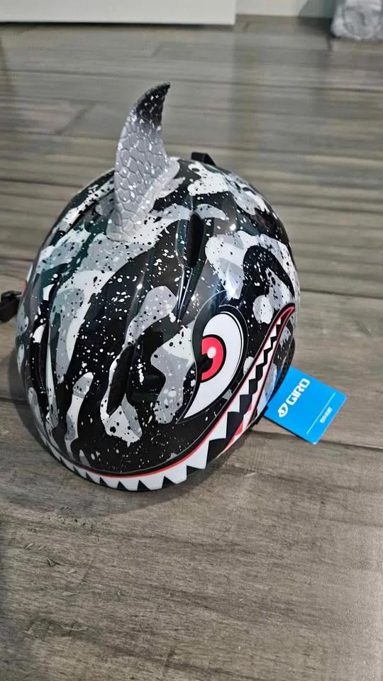 Brand new kids ski helment thumbnail