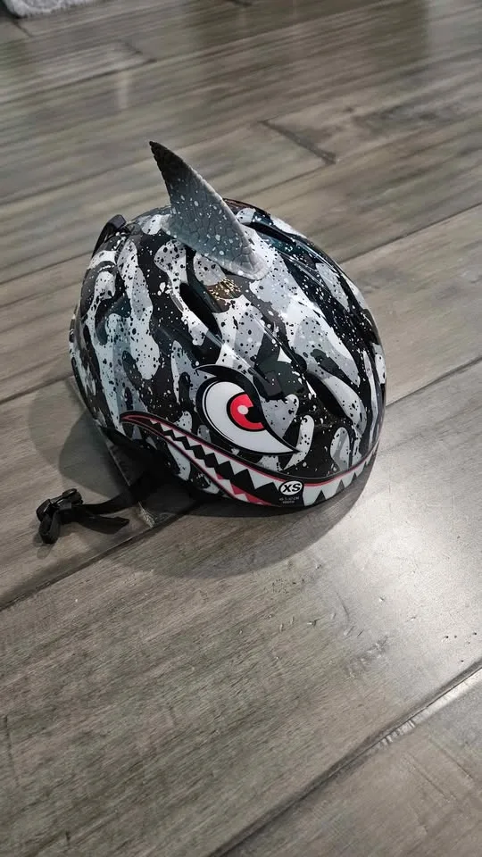 Brand new kids ski helment image indicator(2)