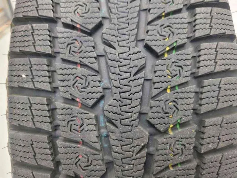 Audi Q7 rims and Toyo winter tires image indicator(3)