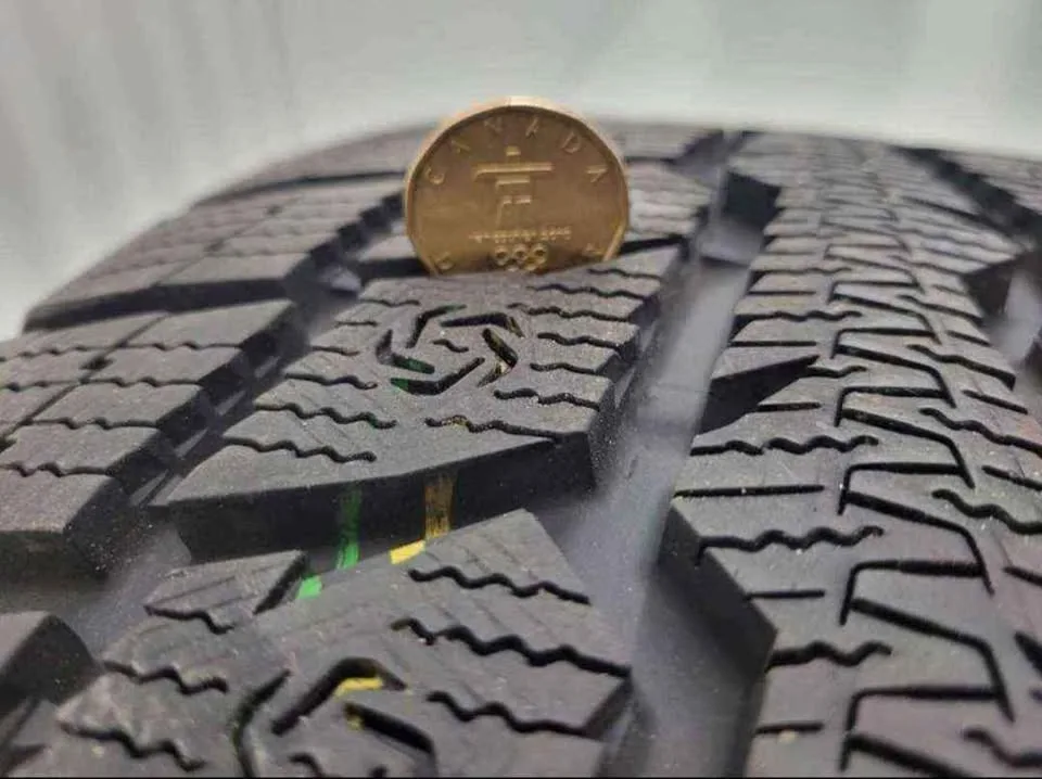 Audi Q7 rims and Toyo winter tires image indicator(4)