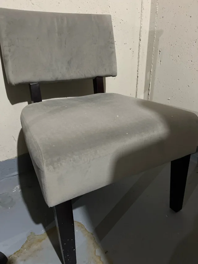 Grey Accent Chair with Cushion image indicator(2)
