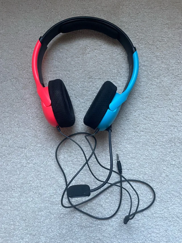 Nintendo Switch Headset with microphone thumbnail