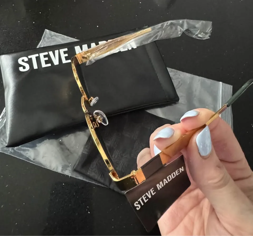New Steve Madden sunglasses image indicator(2)