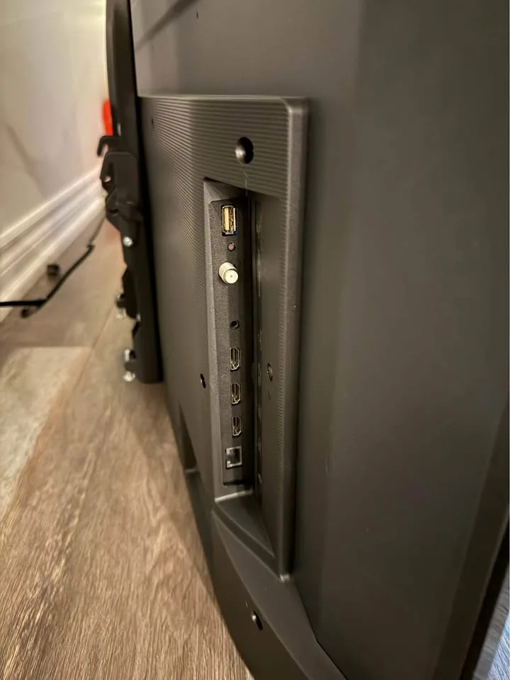 HISENSE 50” 4K UHD SMART ROKU TV image indicator(7)