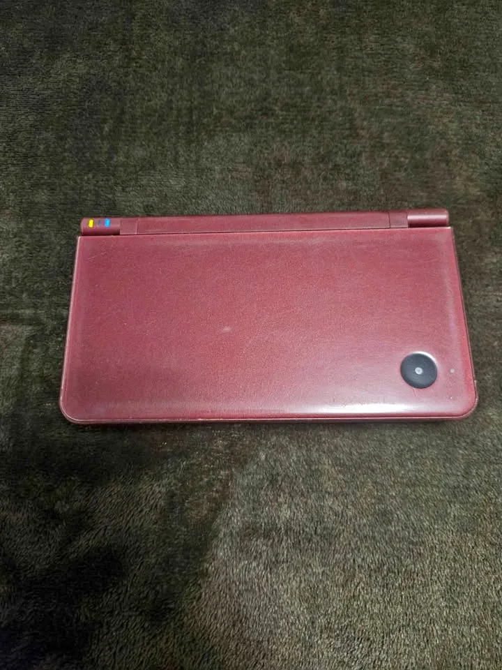 Nintendo DSi XL - Burgundy thumbnail