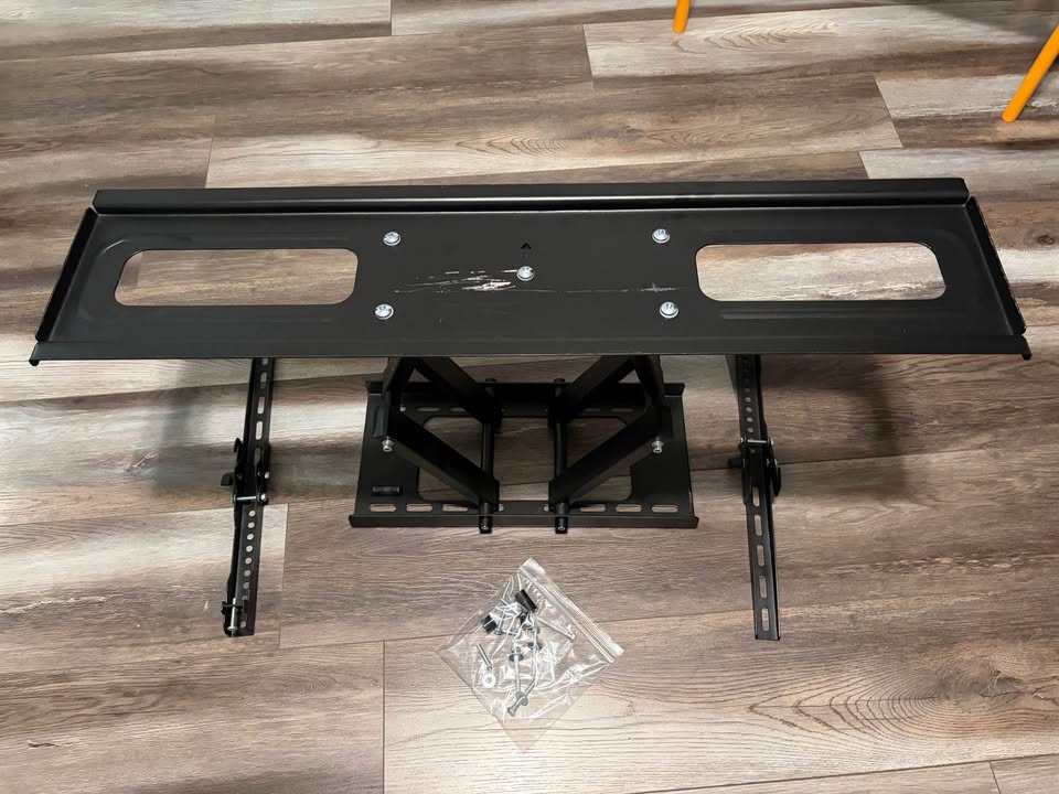 Wall Mount TV Bracket - photo 2