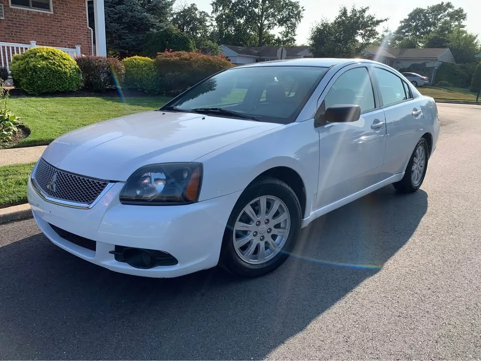 2011 Mitsubishi Galant · FE Sedan 4D image indicator(2)