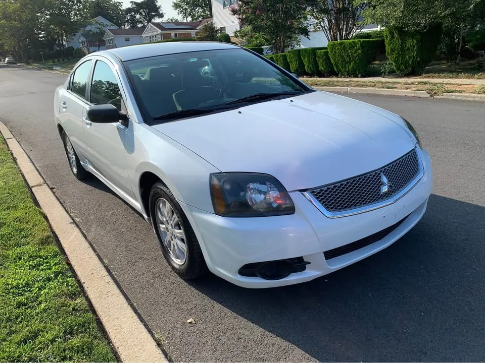 2011 Mitsubishi Galant · FE Sedan 4D image indicator(4)