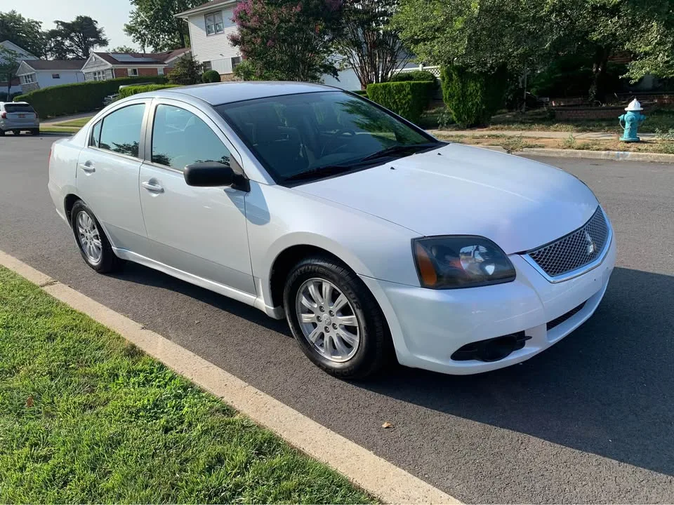 2011 Mitsubishi Galant · FE Sedan 4D image indicator(5)