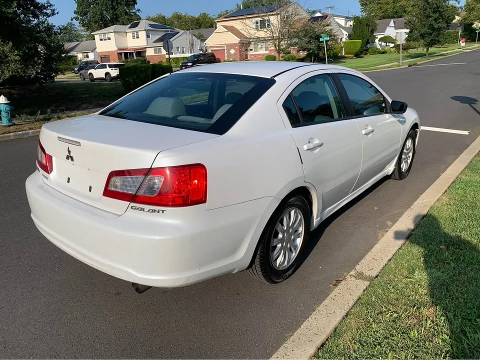 2011 Mitsubishi Galant · FE Sedan 4D image indicator(6)