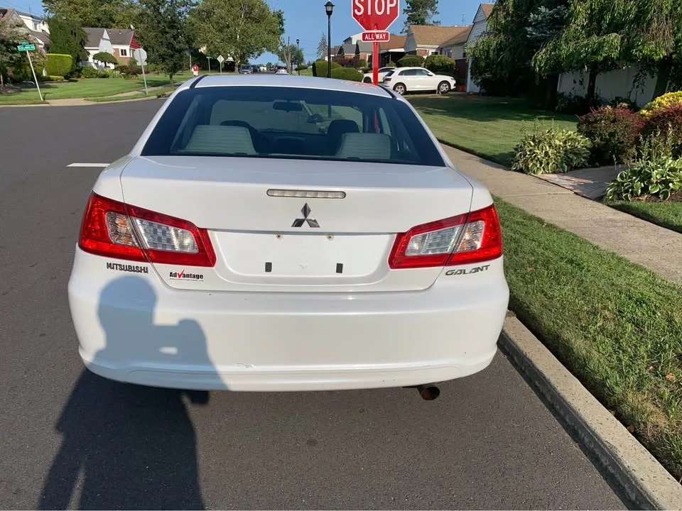 2011 Mitsubishi Galant · FE Sedan 4D image indicator(7)