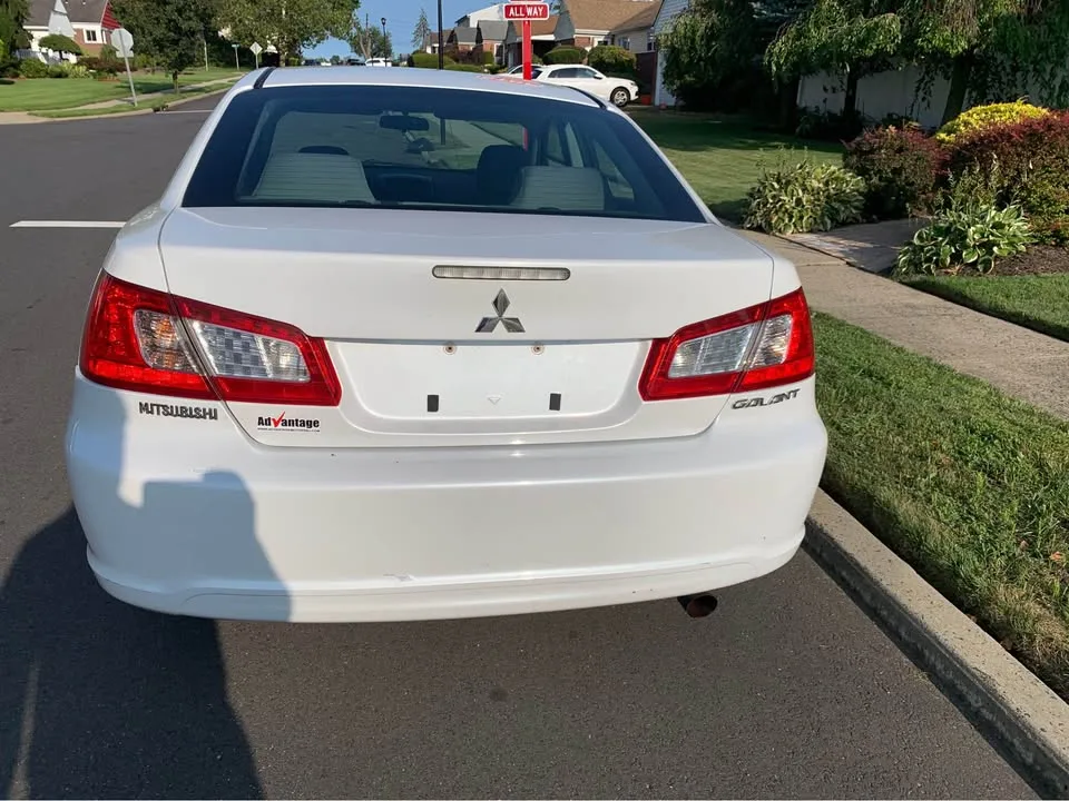 2011 Mitsubishi Galant · FE Sedan 4D image indicator(8)