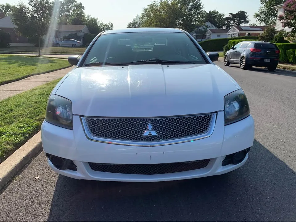 2011 Mitsubishi Galant · FE Sedan 4D image indicator(9)