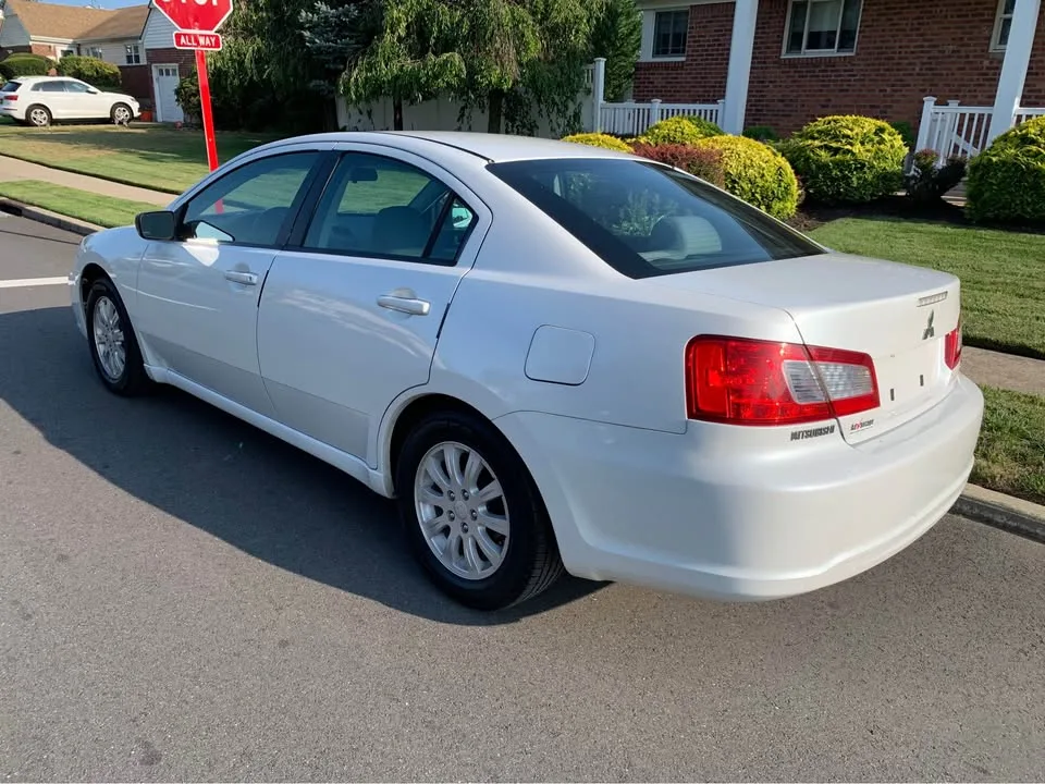 2011 Mitsubishi Galant · FE Sedan 4D image indicator(10)