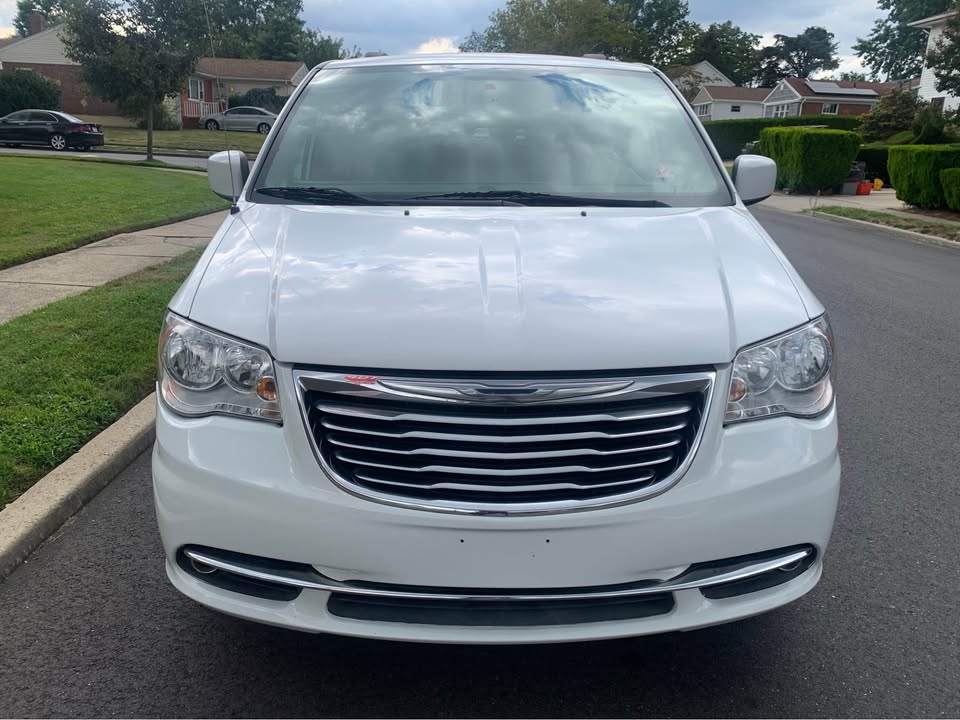 2016 Chrysler Town & Country · Touring-L Minivan 4D - photo 2