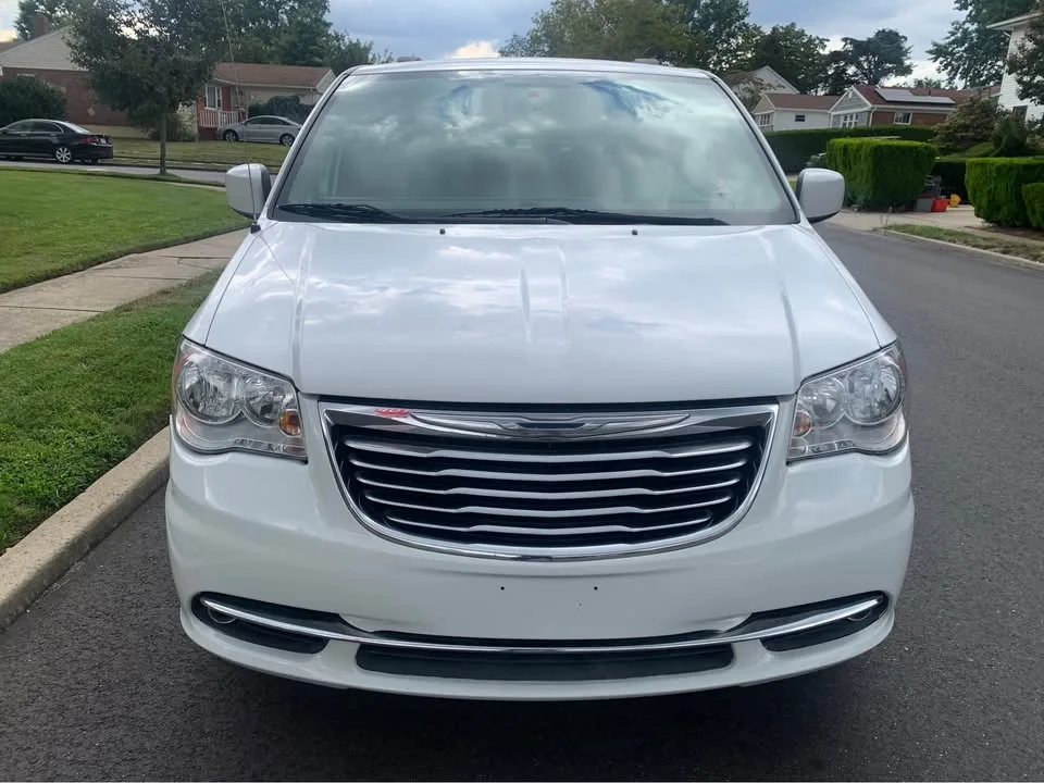 2016 Chrysler Town & Country · Touring-L Minivan 4D image indicator(2)