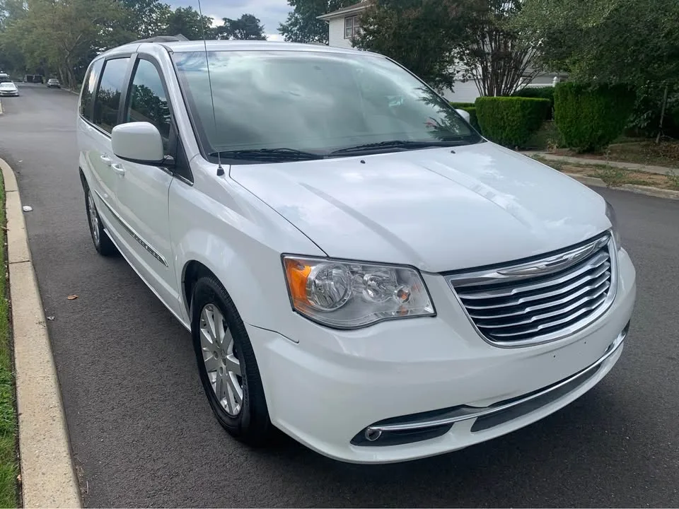 2016 Chrysler Town & Country · Touring-L Minivan 4D image indicator(3)