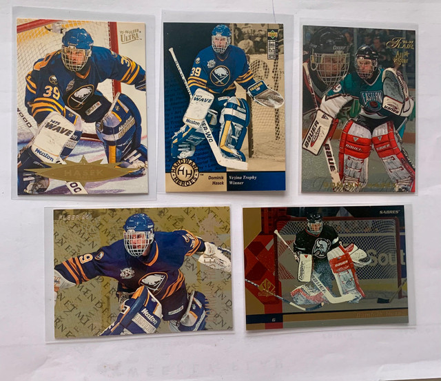 24 Dominik Hasek NHL Cards. 1 Autograph, 1 Rookie Card - photo 3