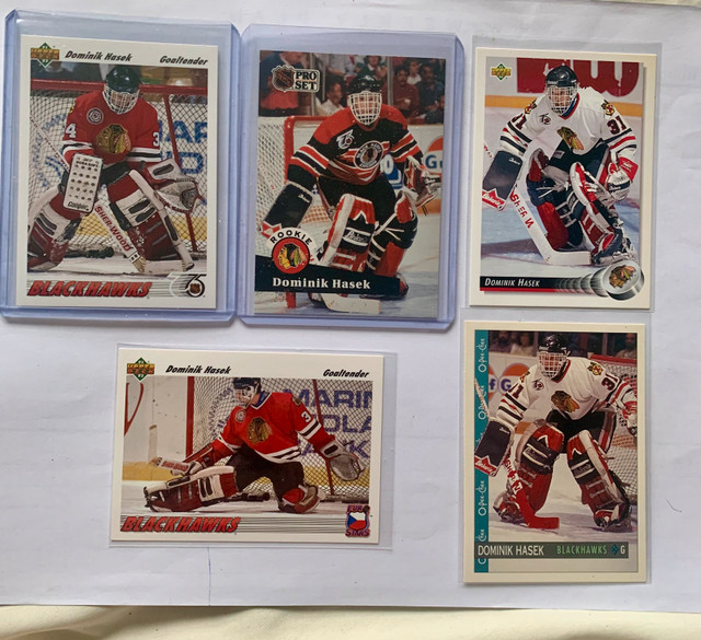 24 Dominik Hasek NHL Cards - 2 Rookie Cards