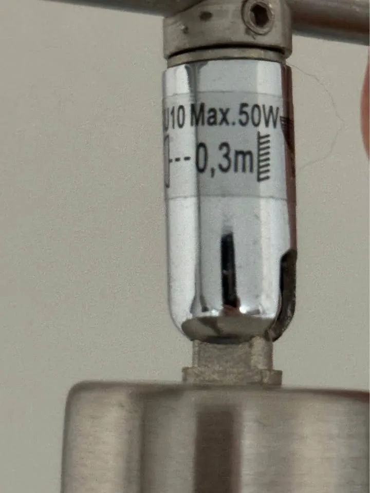 Track Light – 4 Lights, Excellent Condition image indicator(3)