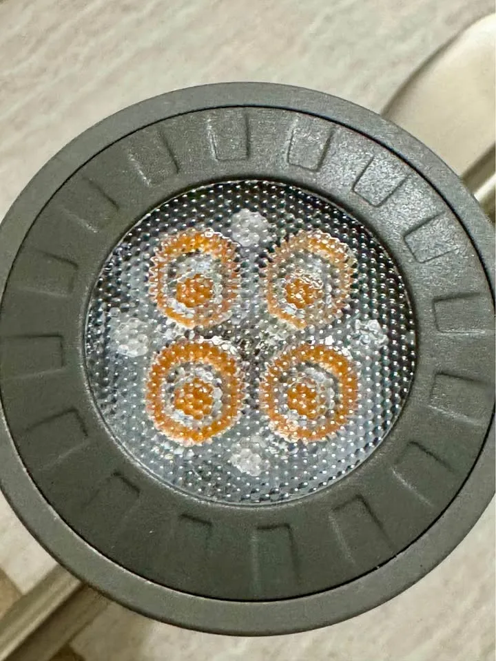 Track Light – 4 Lights, Excellent Condition image indicator(5)