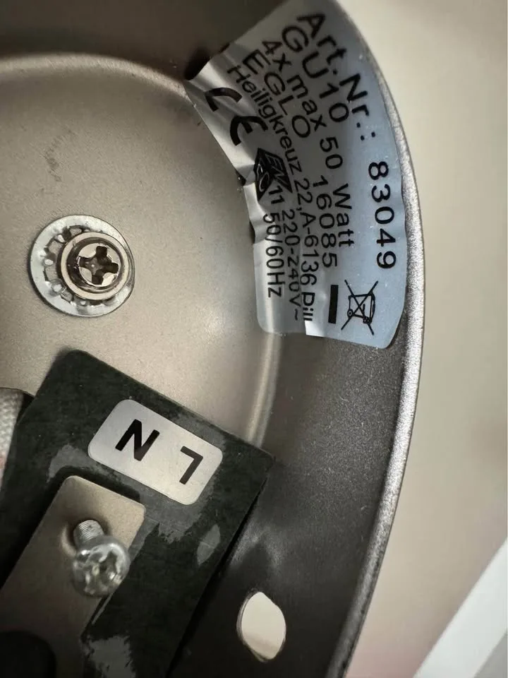 Track Light – 4 Lights, Excellent Condition image indicator(7)