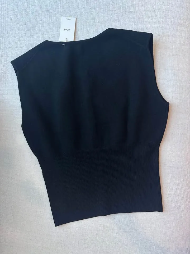 Aritzia Golightly Sleeveless Cardigan Size M NWT image indicator(3)