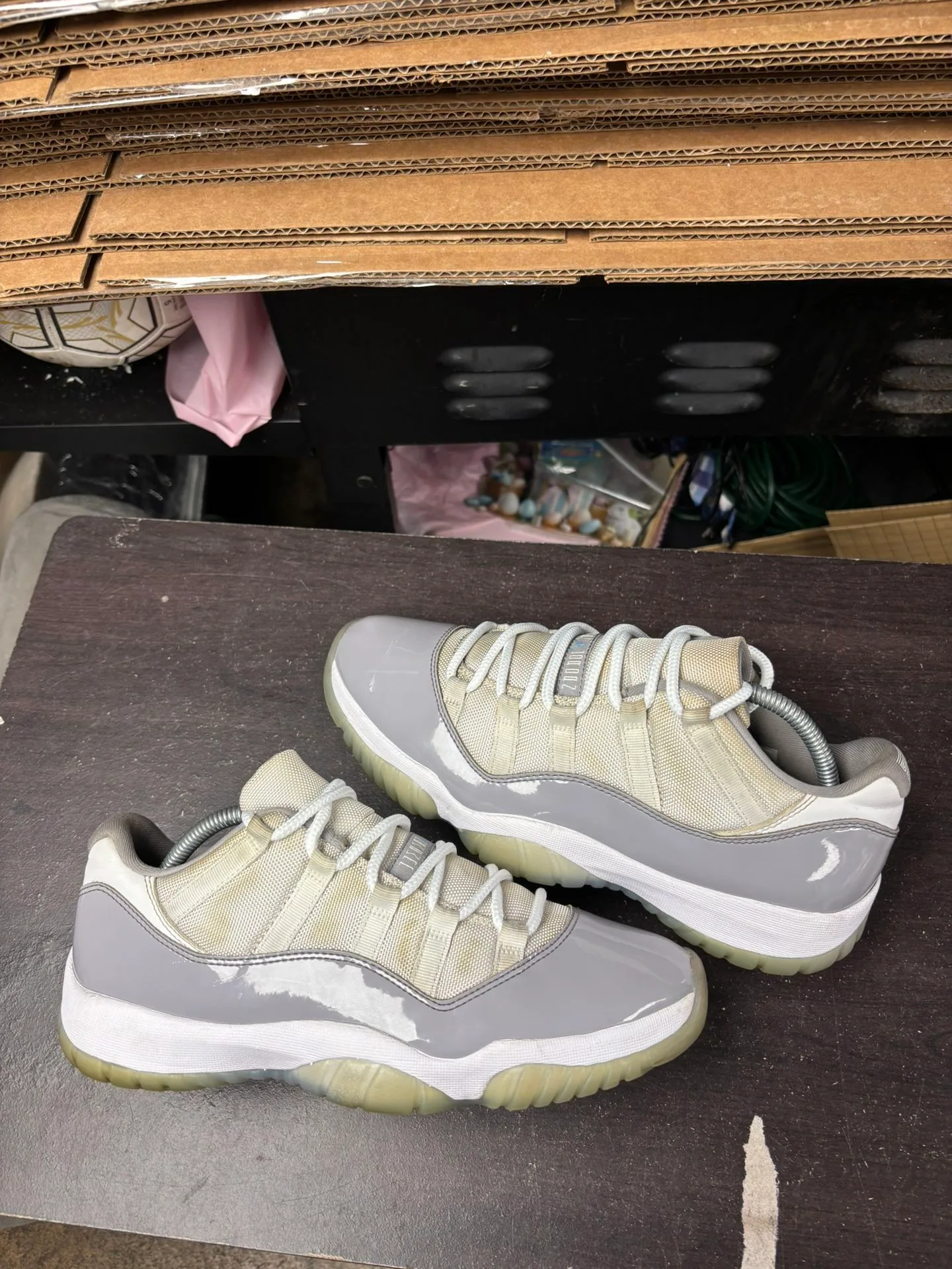 Air Jordan 11 Low Cement Grey thumbnail