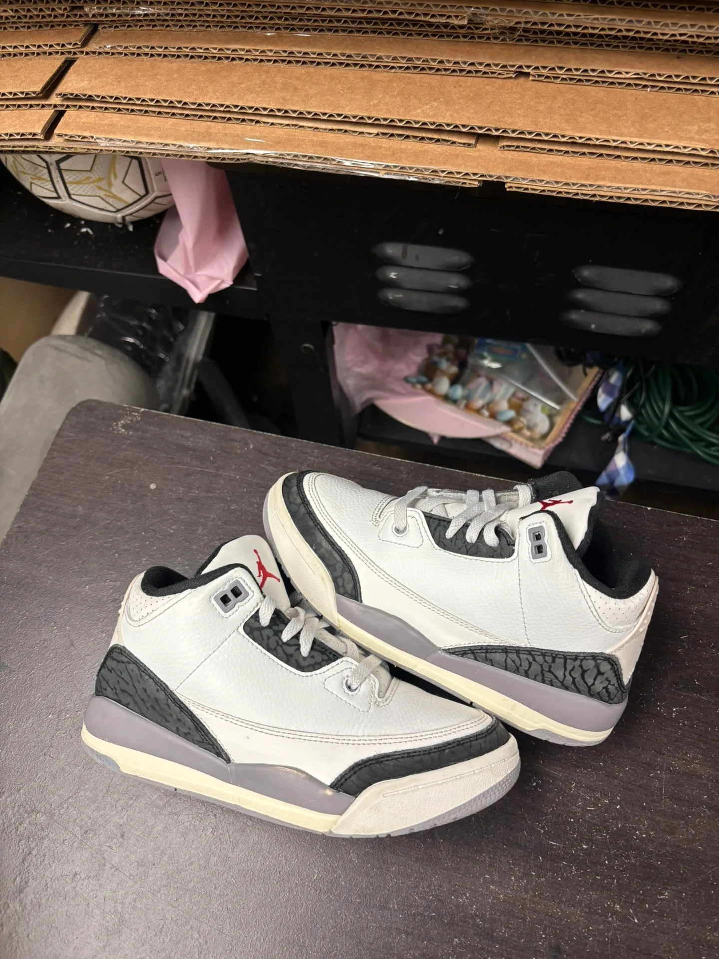 Air Jordan 3 Grey Cement GS thumbnail