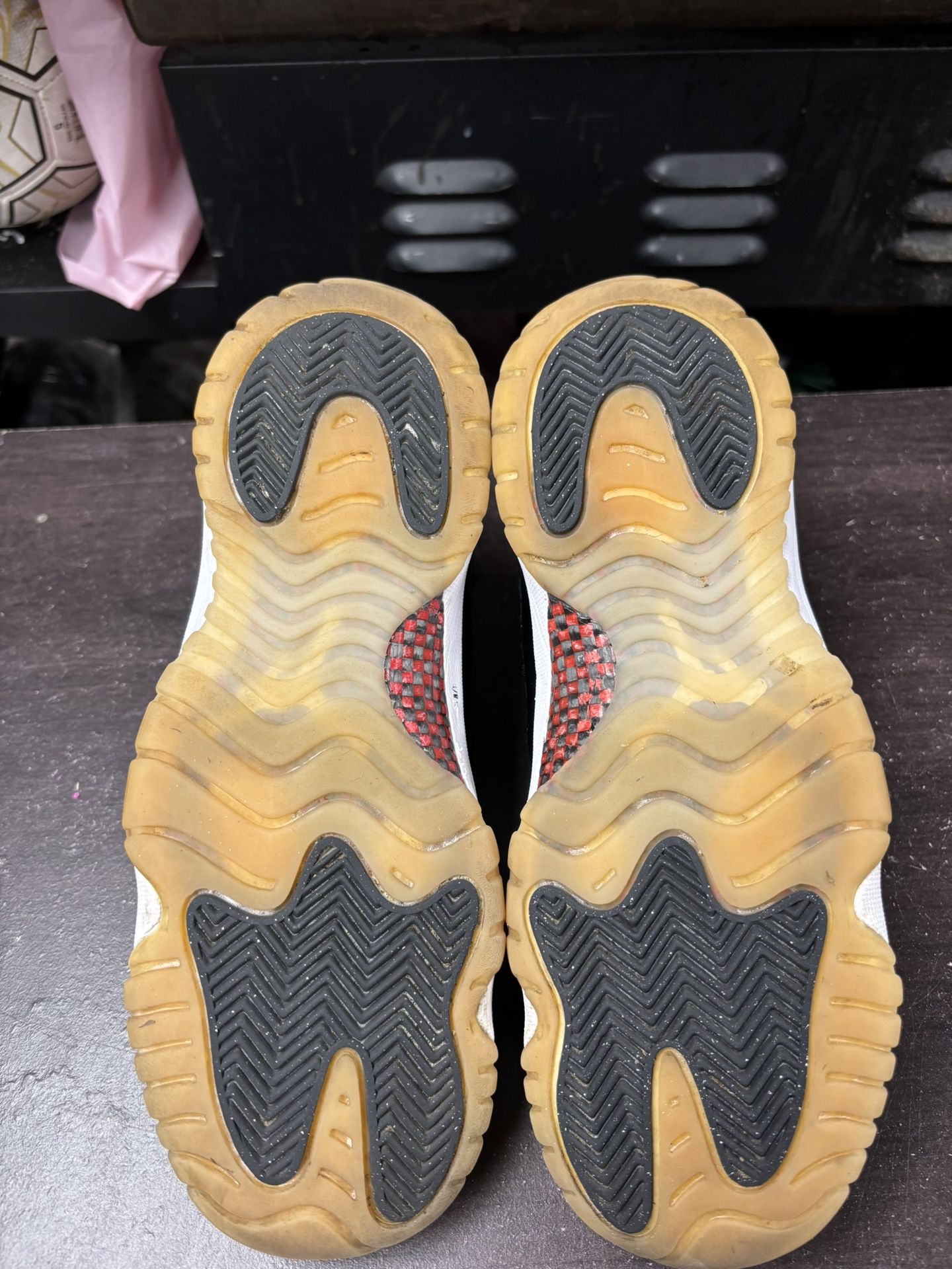 Air Jordan 11 Low 72-10 GS - photo 3