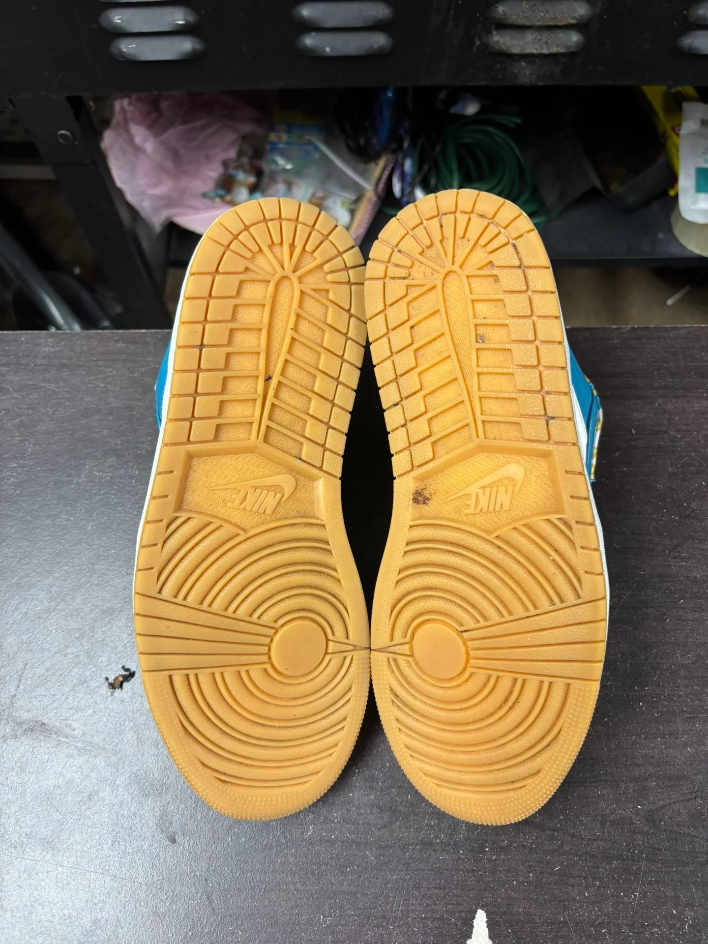 Air Jordan 1 Low Barcelona Cyber Teal image indicator(3)