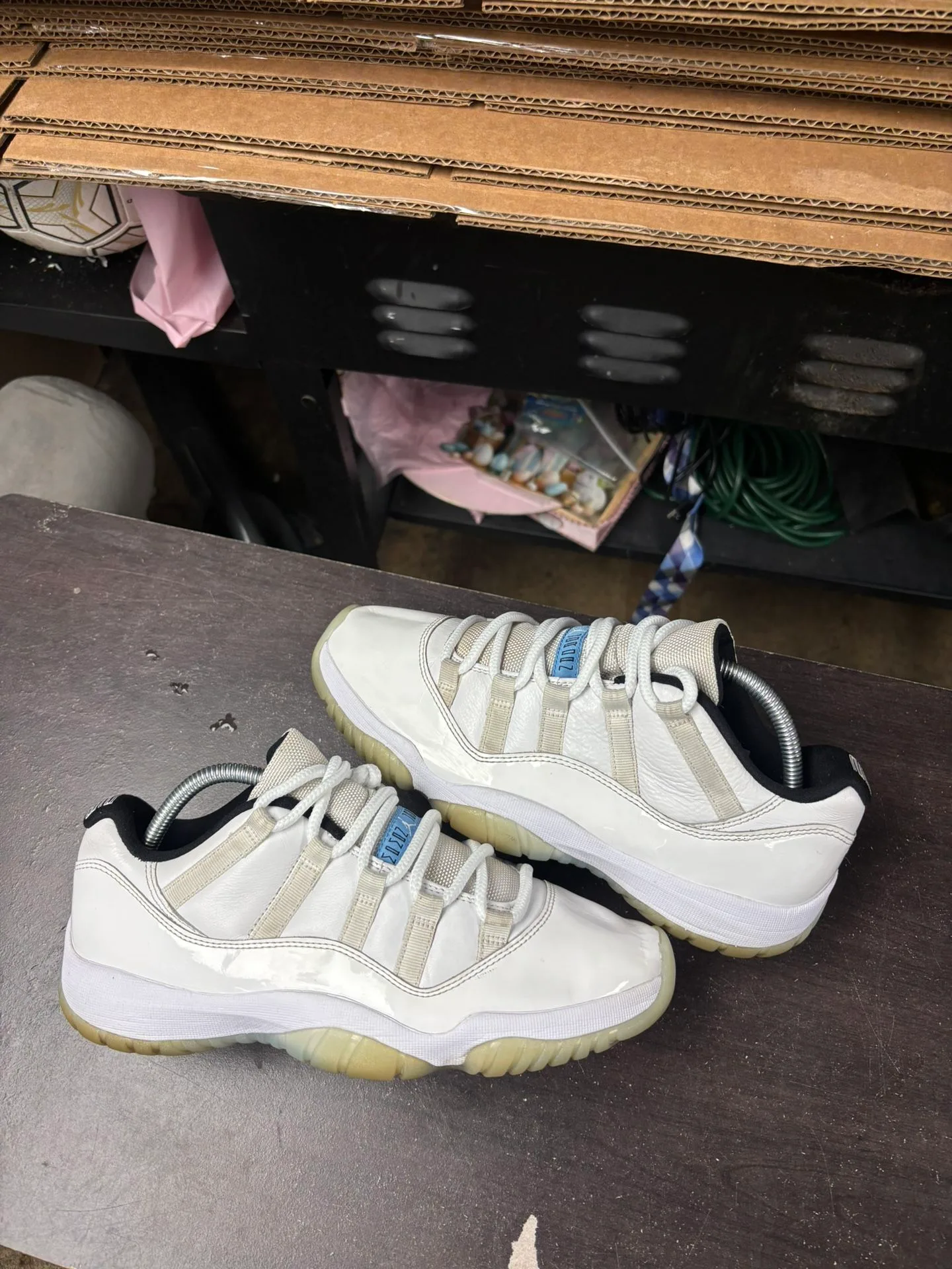 Air Jordan 11 Low Legend Blue thumbnail