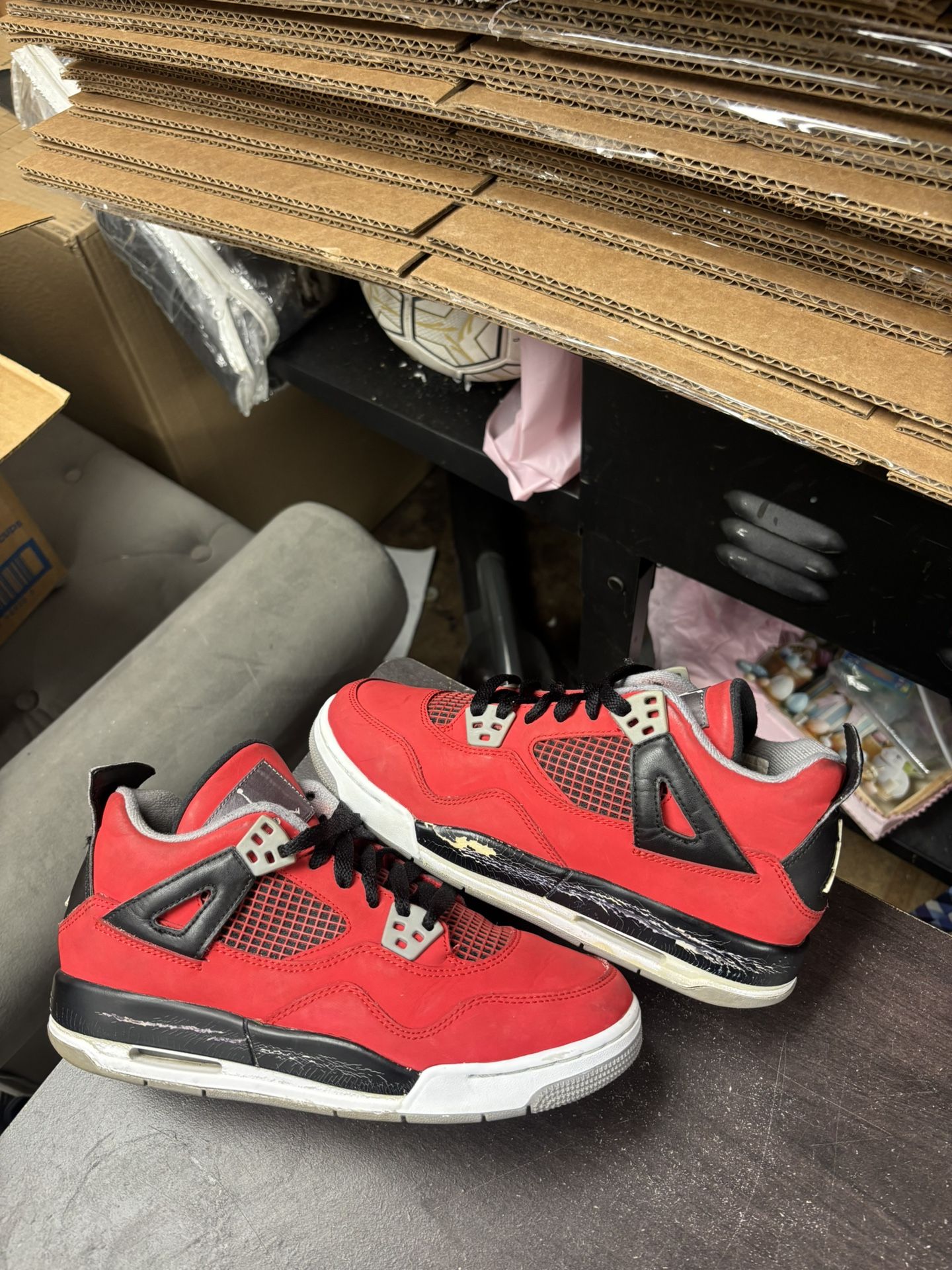 Air Jordan 4 Toro Bravo