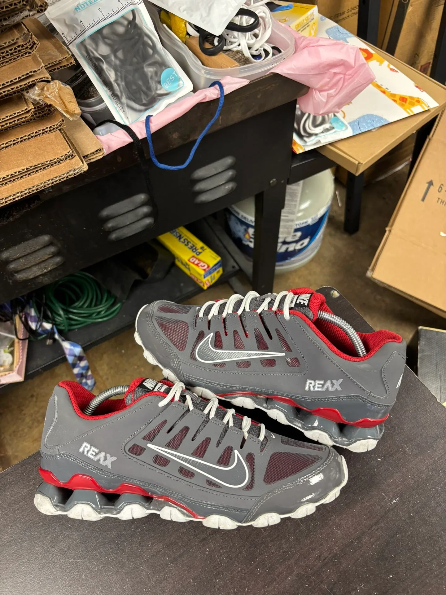 Nike Reax 8 TR Grey Red thumbnail