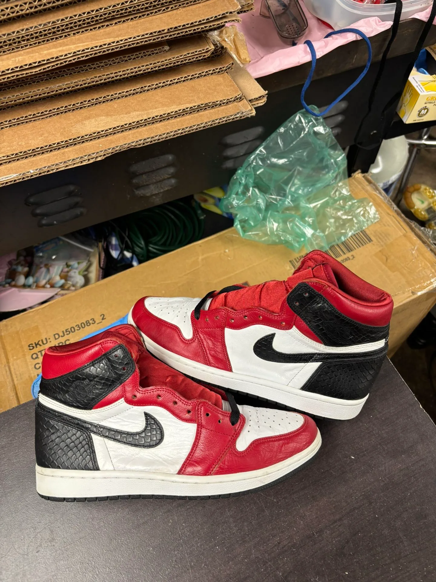 Air Jordan 1 High Satin Snake Chicago thumbnail