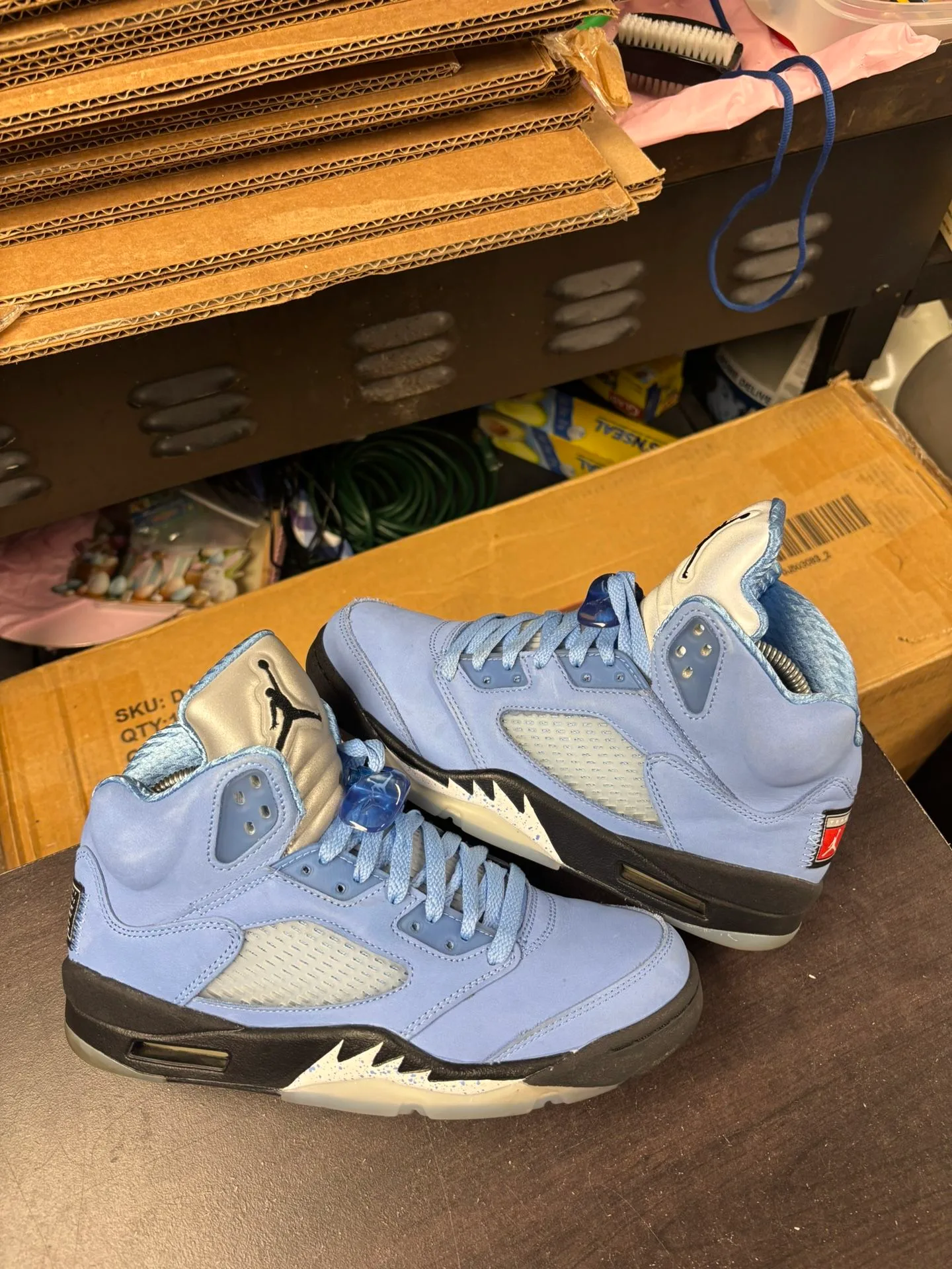 Air Jordan 5 UNC thumbnail