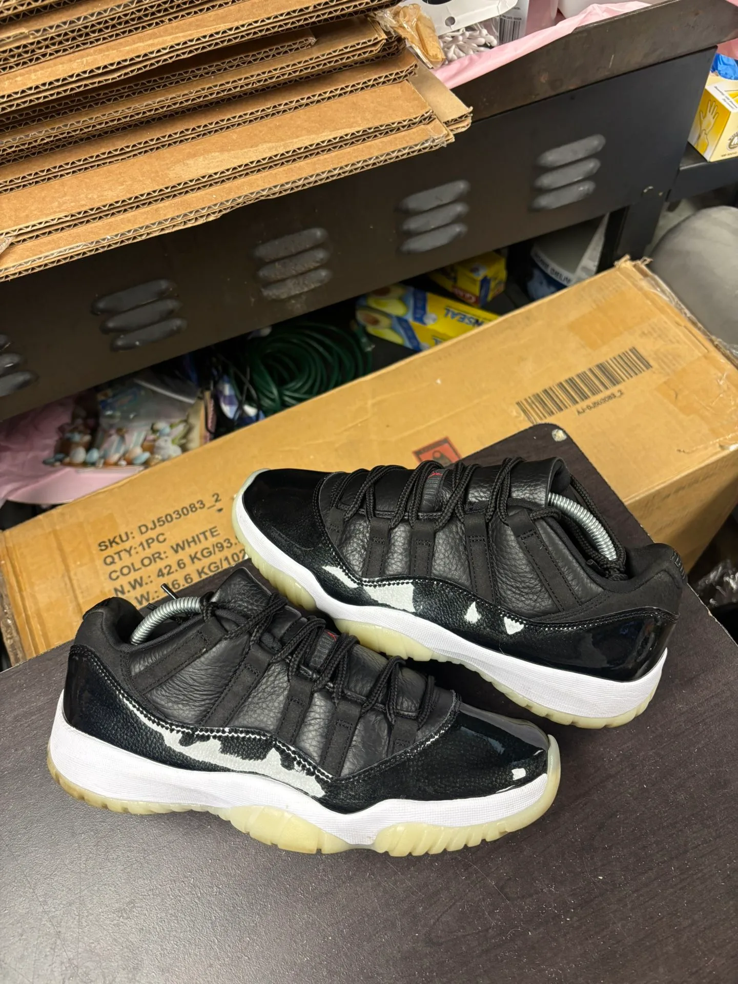 Air Jordan 11 Low 72-11 thumbnail